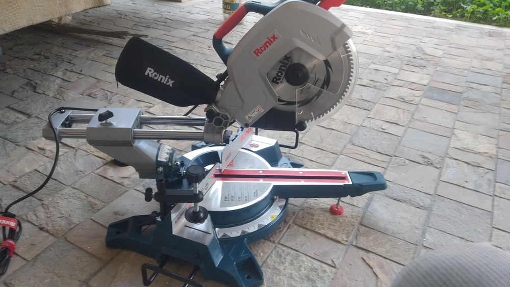 Продается торцовочная пила RONIX
