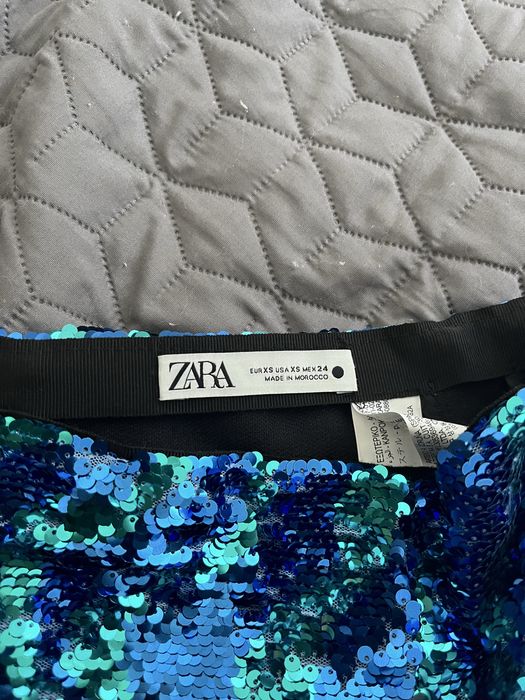 Пола с паети на Zara