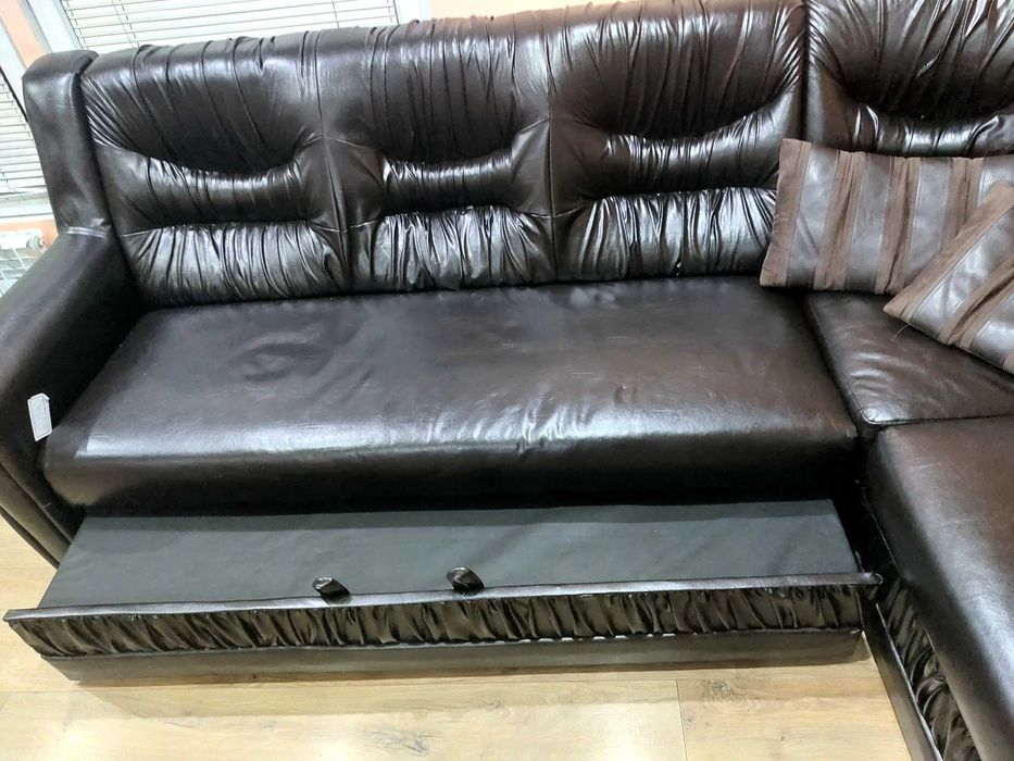 Продавам кожен ъглов диван