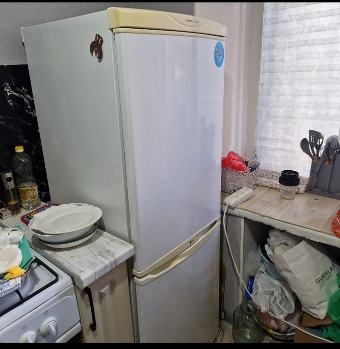 Продам холодильник на запчасти