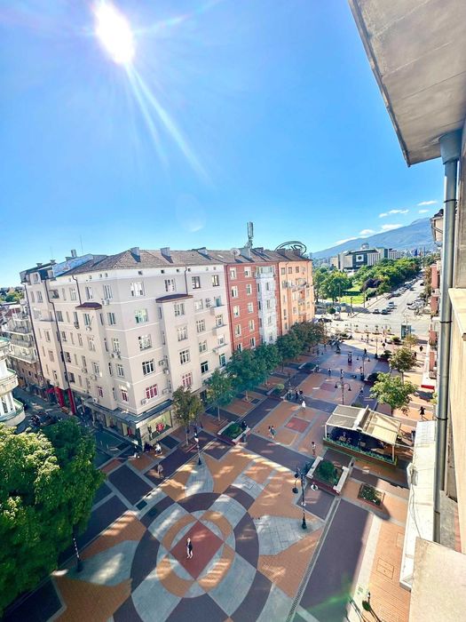 Под наем 4-стаен апартамент на Витошка