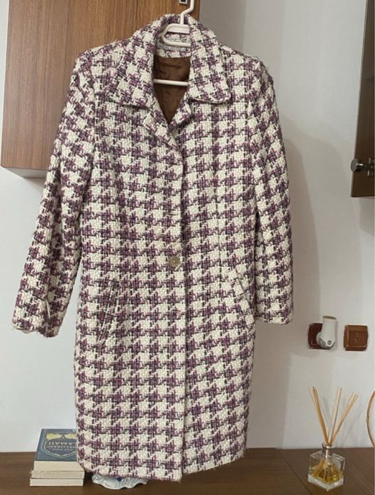 Paltoane, in stare buna.