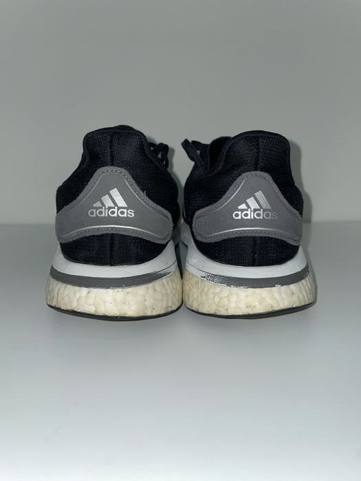 Кроссовки спортивные