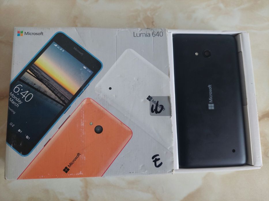 Vând Nokia Lumia 640 codat VodafoneRO (la cutie) //poze reale
