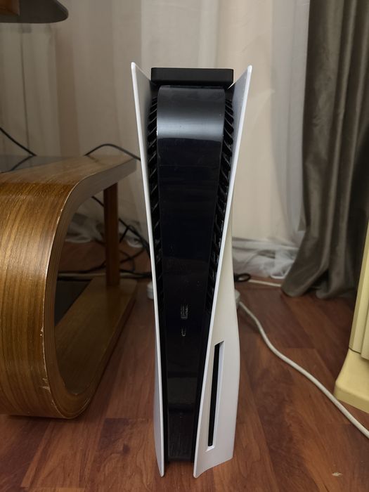 PS 5 в комплекте 3 диска и два геймпада