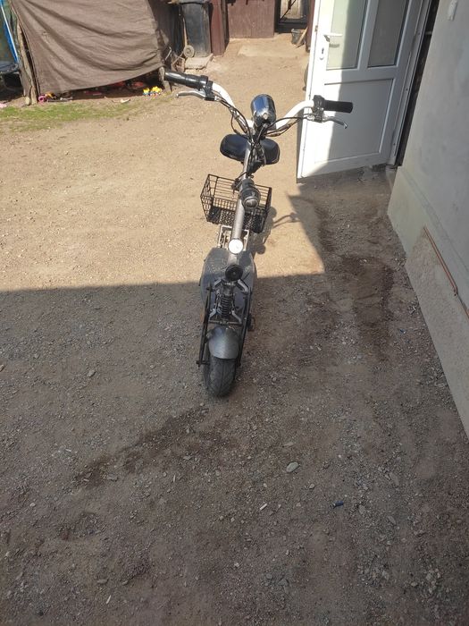 Vand sau schimb pe scuter drujba sau altceva