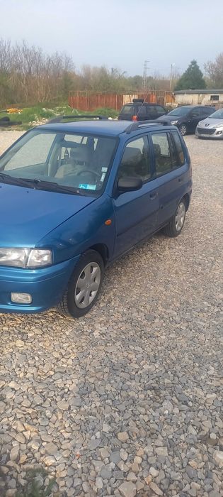 Продавам Mazda Demio
