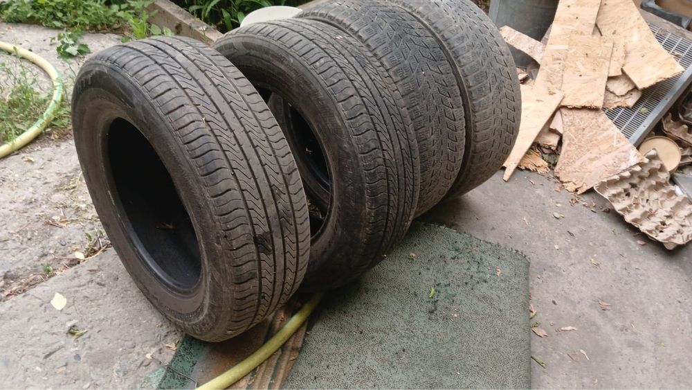 Продам шины R15 205/65 в хорошем