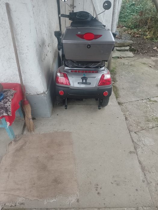 Scuter gri Evotolis