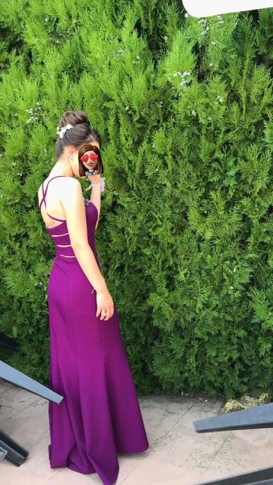 Официална рокля по тялото