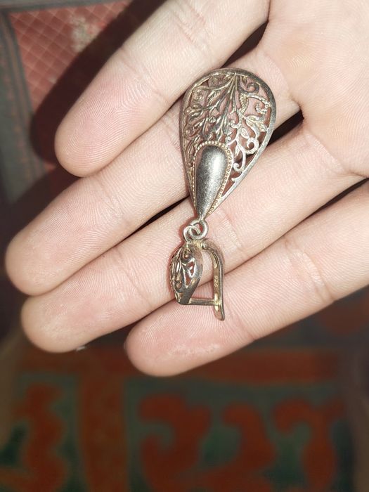 Продам Серёжка одна