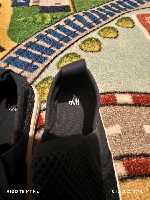 Детска мрежеста лятна обувка ,само пробвани  у дома