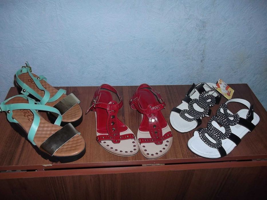 Продам новые босоножки