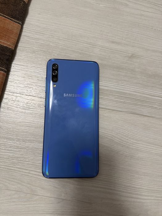 Продавам телефон Samsung galaxy A70