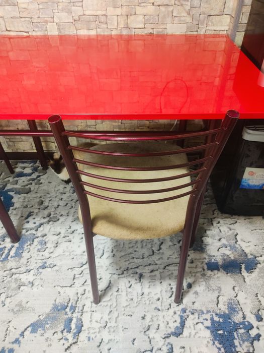 Стол и 6 стульев б/у в отличном состоянии