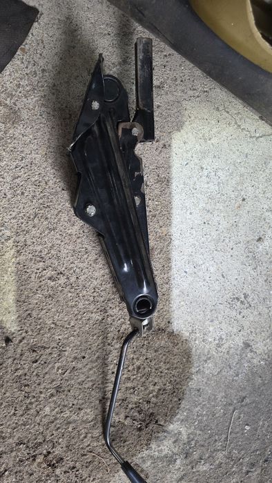 Продам Домкрат б.у.