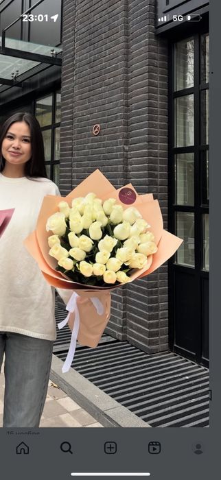 Букет 25 роз, белая роза