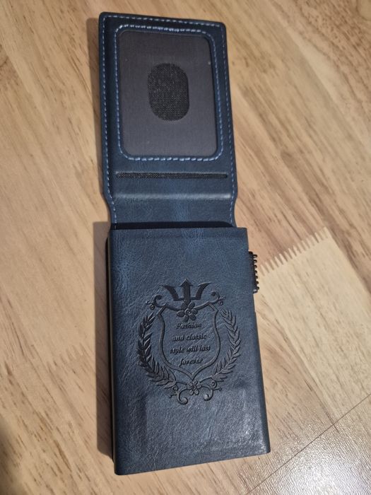 Portofel slim suport carduri, ejectare mecanica