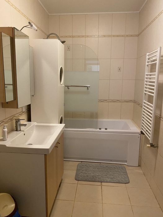 Proprietar inchiriere apartament 3 camere semidecomandat, loc parcare