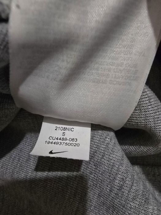 Nike tech S.    .
