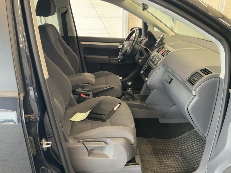 Volkswagen Touran 2.0 TDI Highline 2010
