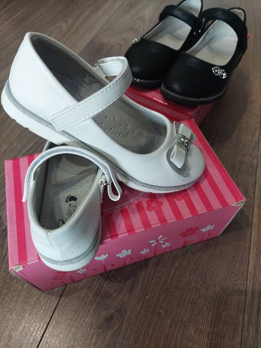 Обувки за момиче-2броя 30 лева