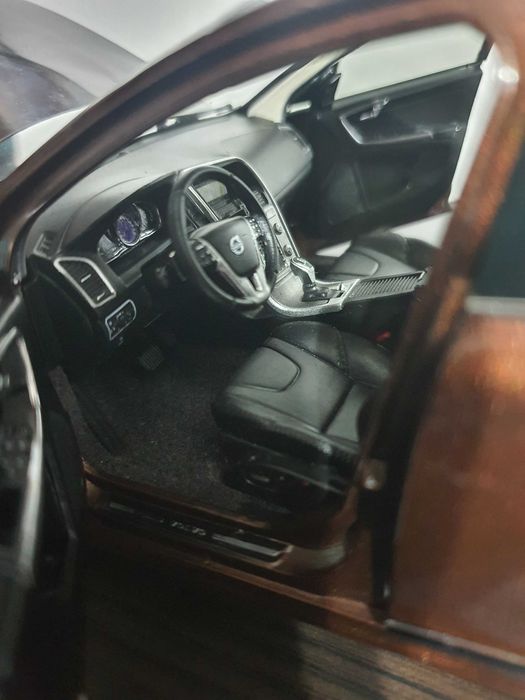 Умален модел VOLVO XC60 мащаб 1:18 Volvo dfdfhh