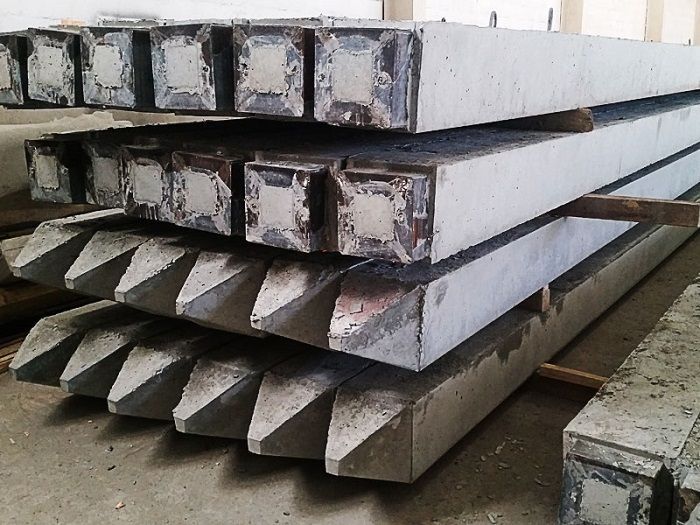 В продаже сваи, плиты, фундаментные блоки