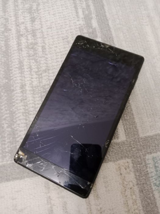 Телефон сатылады істемейді!!