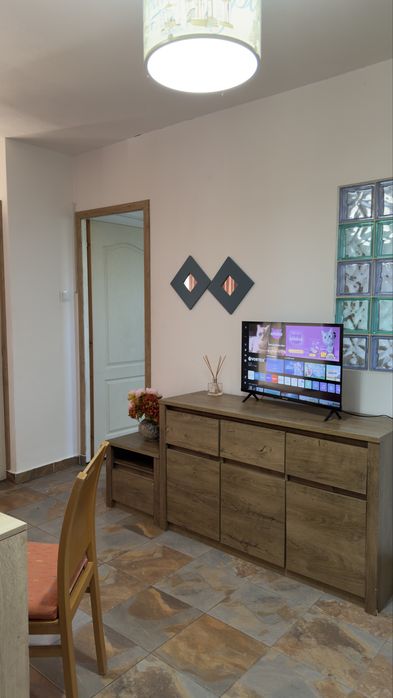 Inchiriez apartament •BLOC NOU