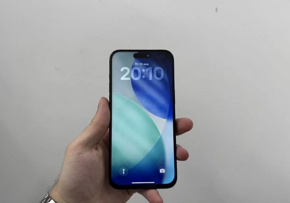 Продаю iPhone 15 Pro Max 256GB Black Titanium.
