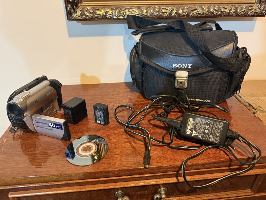 Видеокамера Sony DSR-DVD608+ фотоаппарат в подарок Skina SK222D