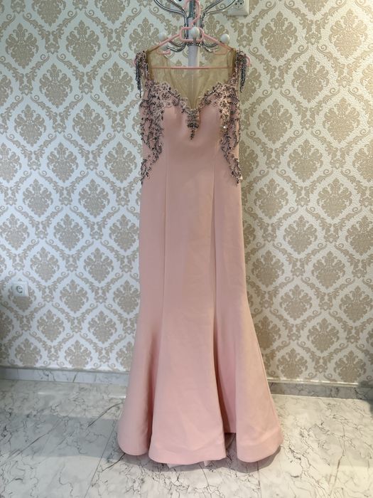 Официална рокля в пастелно розово