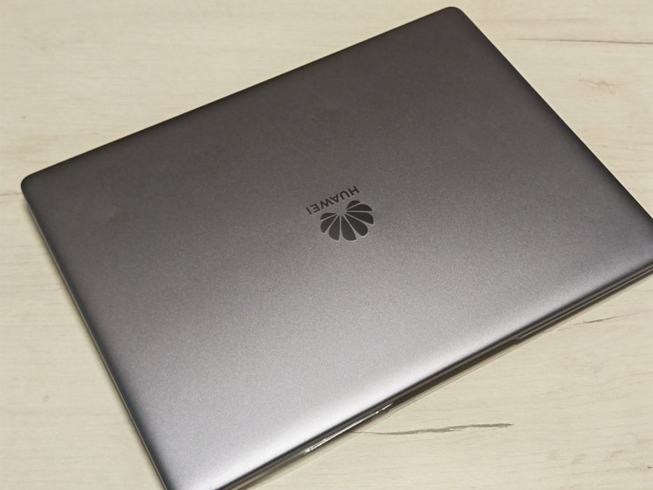 Huawei Matebook 13 i5 8265U- 8GB RAM 512 GB