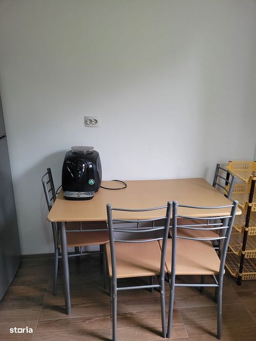 Casă cu 3 camere, garaj și piscină