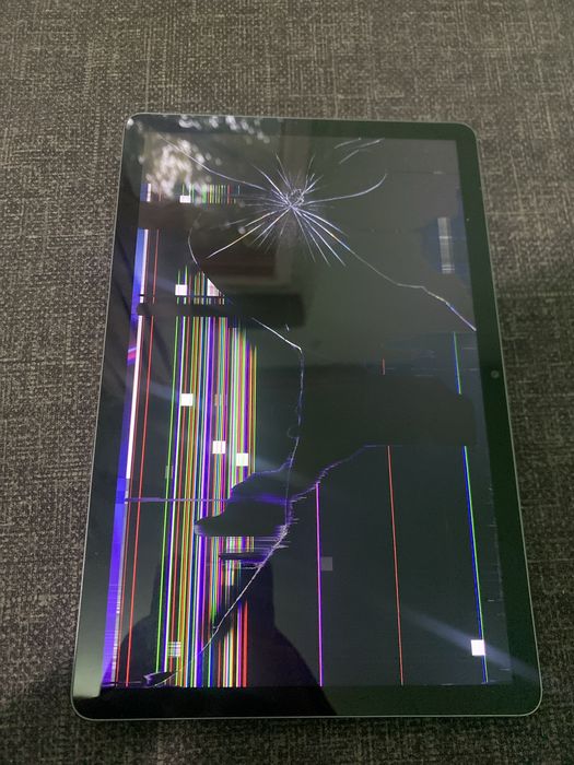 Vand tableda lenovo stare utilizat , ecranul trebuie schimbat inrest el e nou , si husa este noua