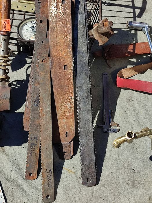 Тисы топор магнитофон пресс сокадавка