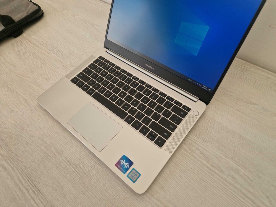 HONOR MagicBook Core i5-8265U / 8GB UltraBook в идеальном состоянии