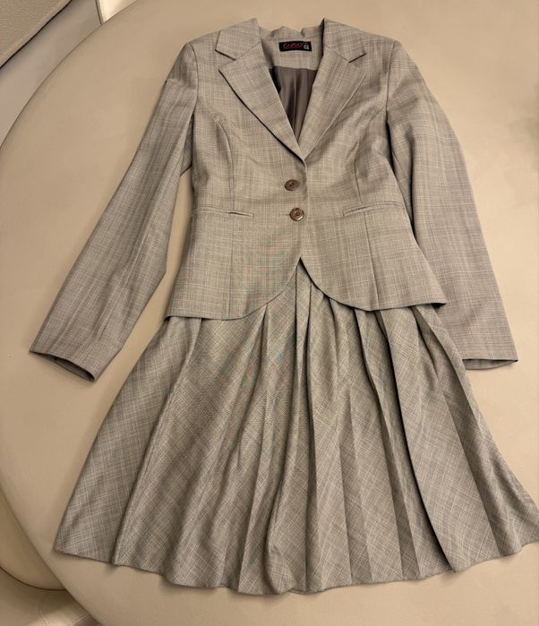 Costum doua piese sacou si fusta