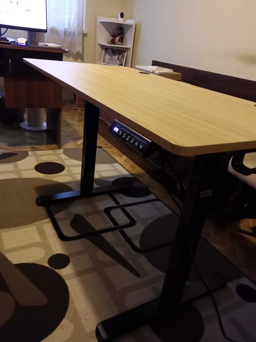 Бюро с регулируема височина Mark Adler Leader 7.0