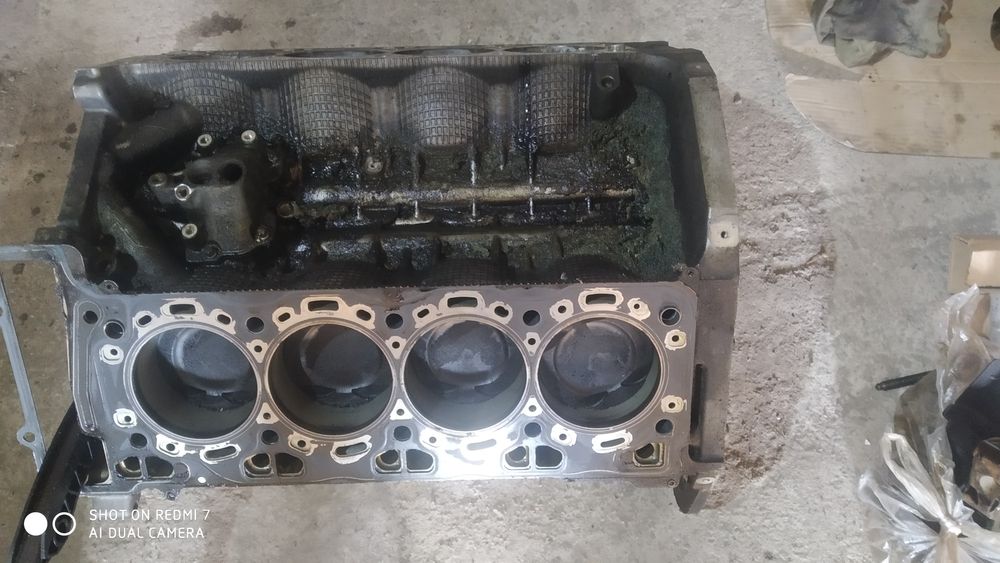 Двигатель  по запчастям