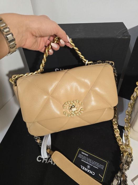 Дамска чанта Chanel 19 flap bag