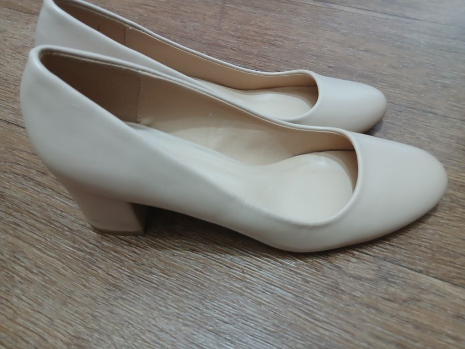 Продам туфли новые