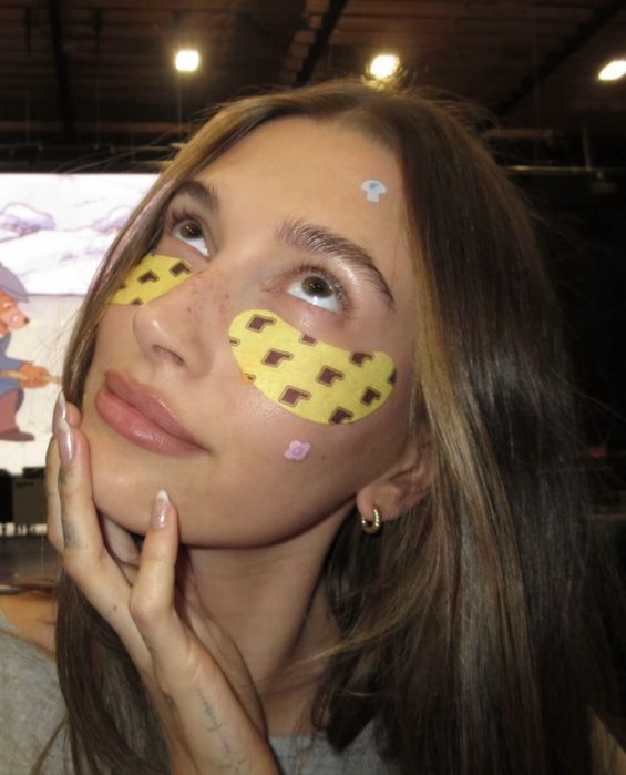 Оригинални лимитирани rhode x Justin Bieber, Hailey Bieber: Caramelized Banana Lip Gloss гланц, Eye Patches пачове за очи и цветни лепенки за пъпки