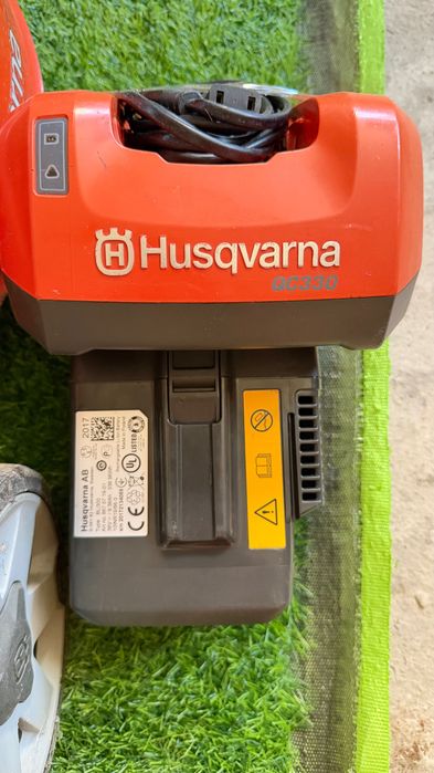 Husqvarna LC141Li 36V акумулаторна косачка + BLi300 батерия + зарядно