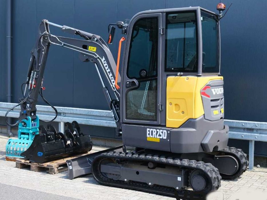 Гусеничные мини экскаватор Volvo ECR 25 D