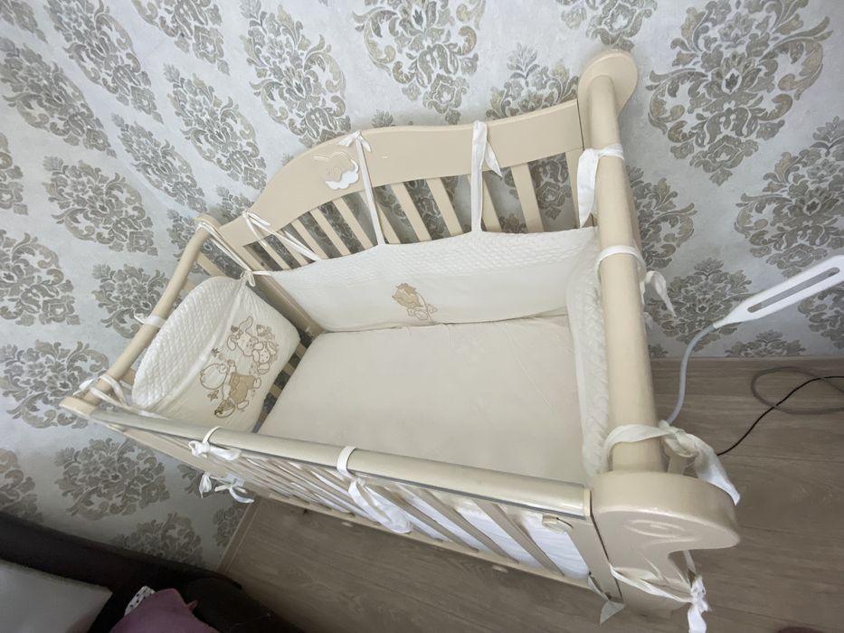 Кроватку детскую