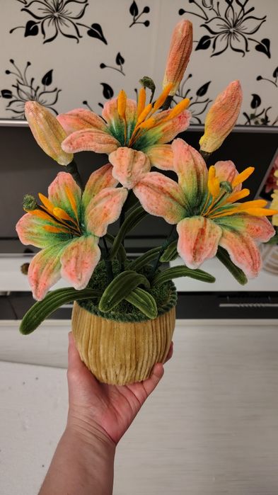 Ghiveci decorativ handmade din sârmă plușată