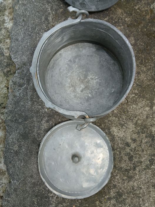 Много стари медни котлета