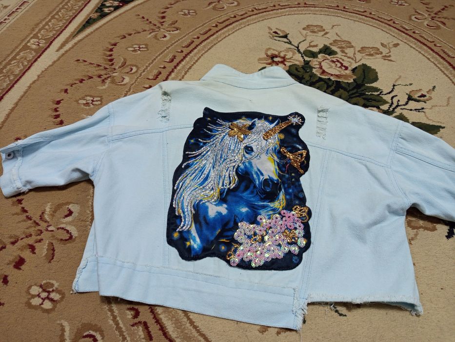 Джинсовая куртка.